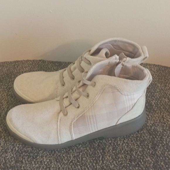 Bzees women's cream and tan plaid kickback ankle boot size 11 - Picture 2 of 6
